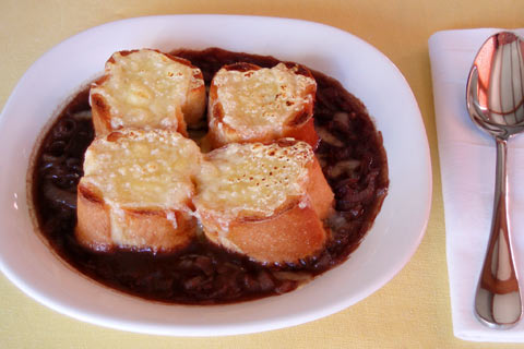 French onion soup (soupe a l'oignon) | Rainbow Cooking