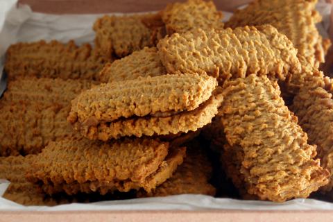 Coffee biscuits (koffiekoekies) | Rainbow Cooking