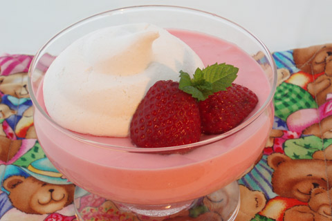 Strawberry mousse and meringue | Rainbow Cooking